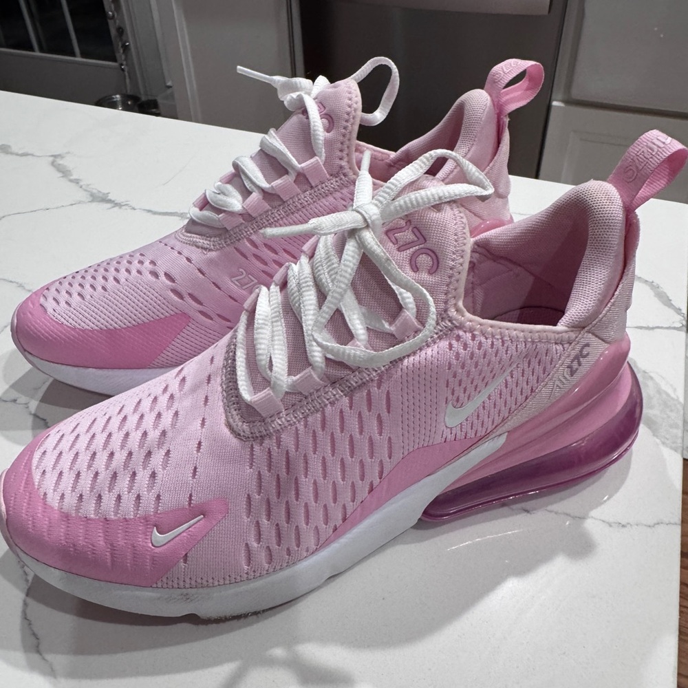 Women’s NIKE AIR MAX 270 Pink & White Sneakers Size 8/ 6Y